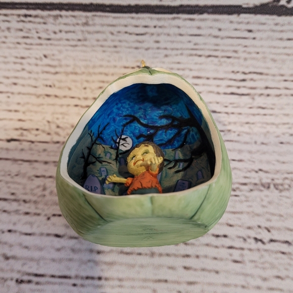 Hallmark Keepsake Happy Halloween Zombie in Pumpkin Ornament 3rd In Series 2015 - Picture 10 of 11